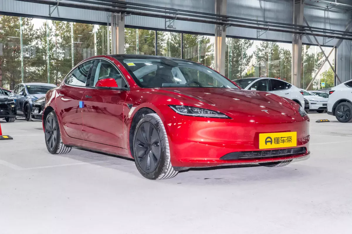 Tesla Model 3 фото 2