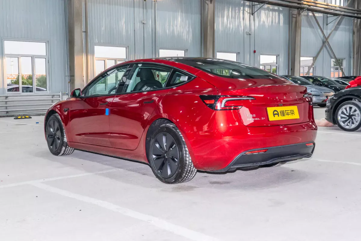 Tesla Model 3 фото 3