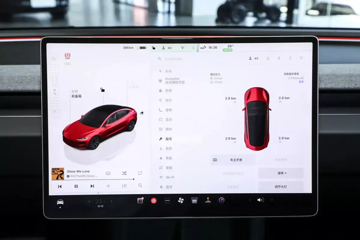Tesla Model 3 салон 4