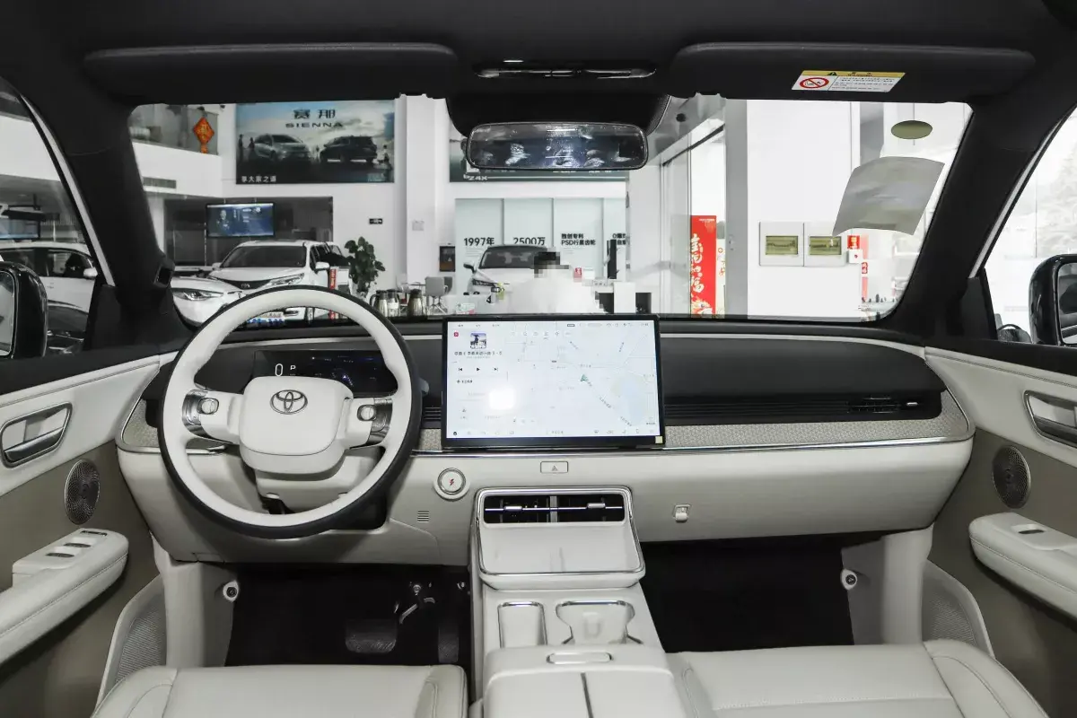 Toyota 3X салон 7