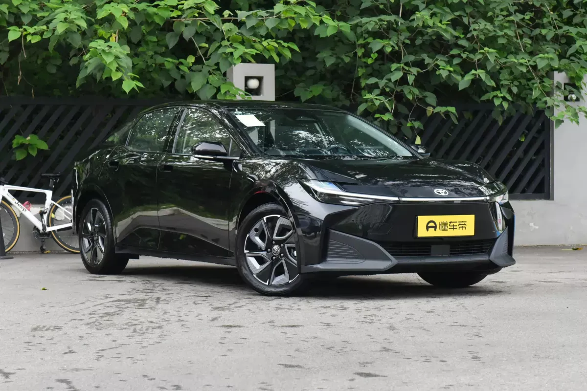 Toyota bZ3 фото 2