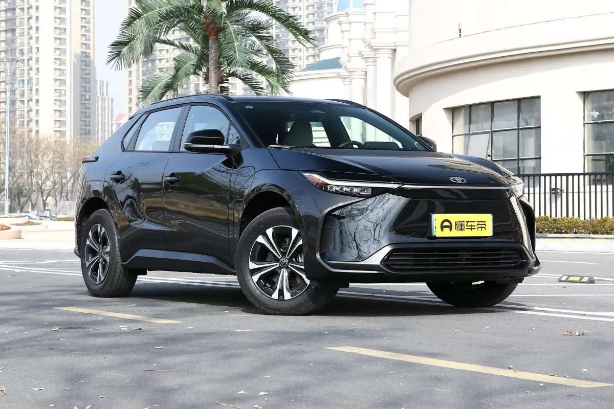 Toyota BZ4X фото 2
