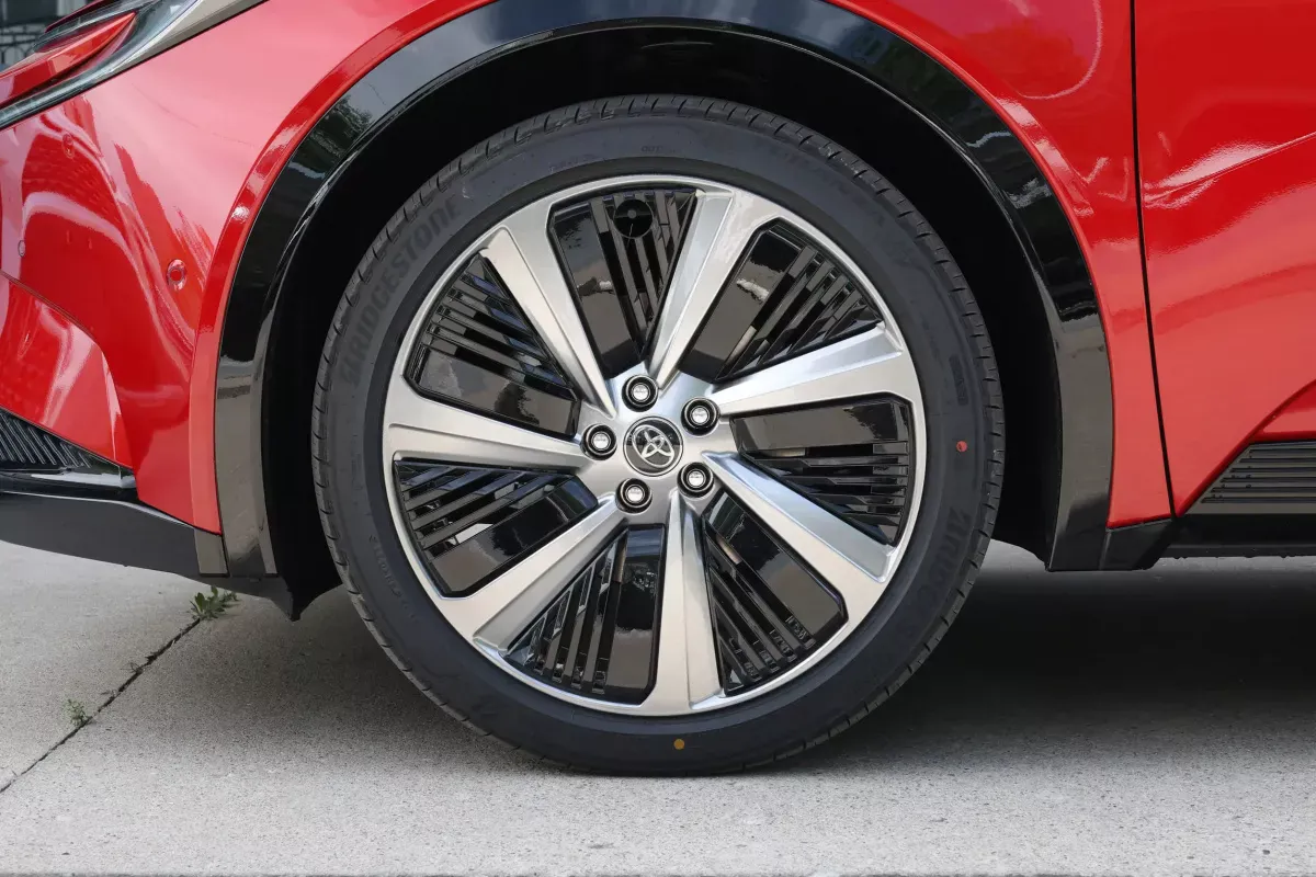 Toyota bZ5 фото 6