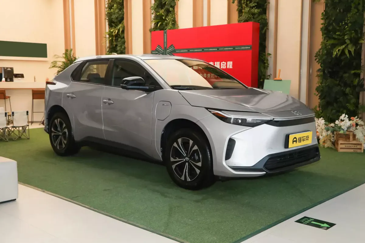 Toyota Platinum 4X фото 2