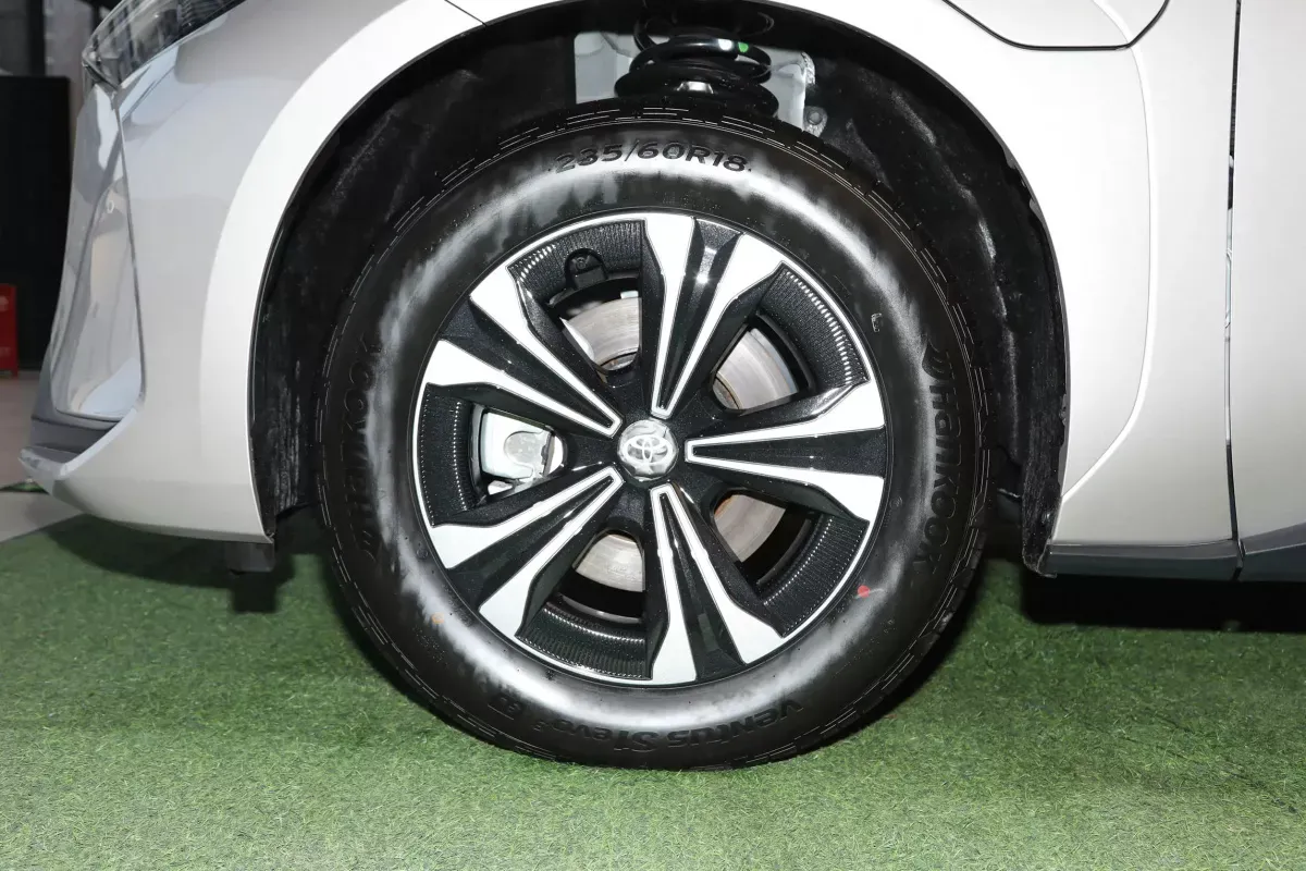 Toyota Platinum 4X фото 5