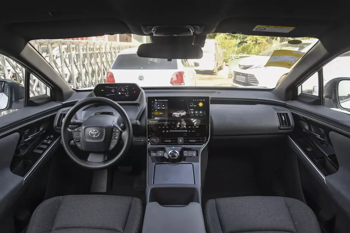 Toyota Platinum 4X салон 1
