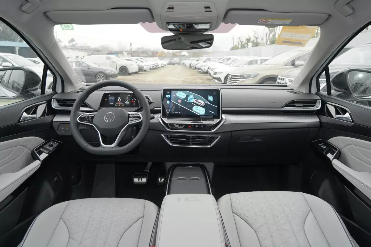 Volkswagen ID.6 X салон 8