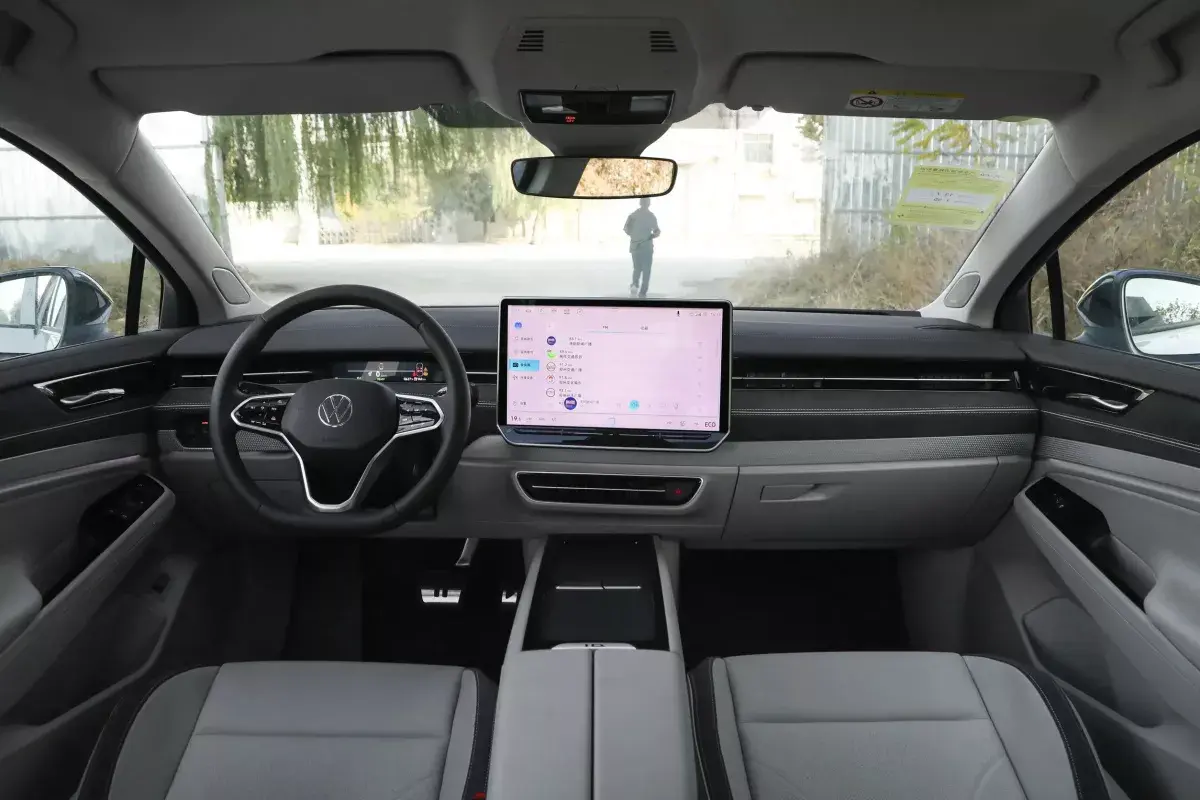 Volkswagen ID.7 Vizzion салон 7
