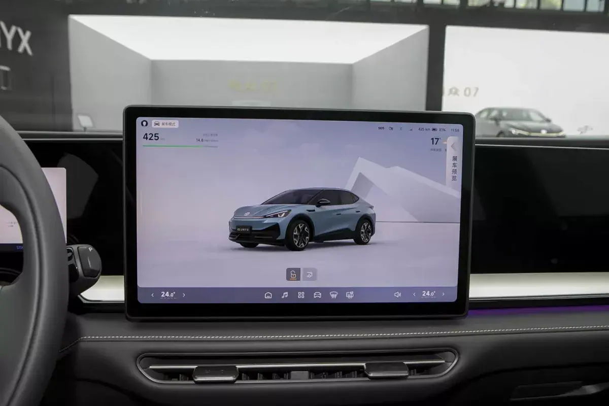 Volkswagen ID. UNYX 06 салон 5