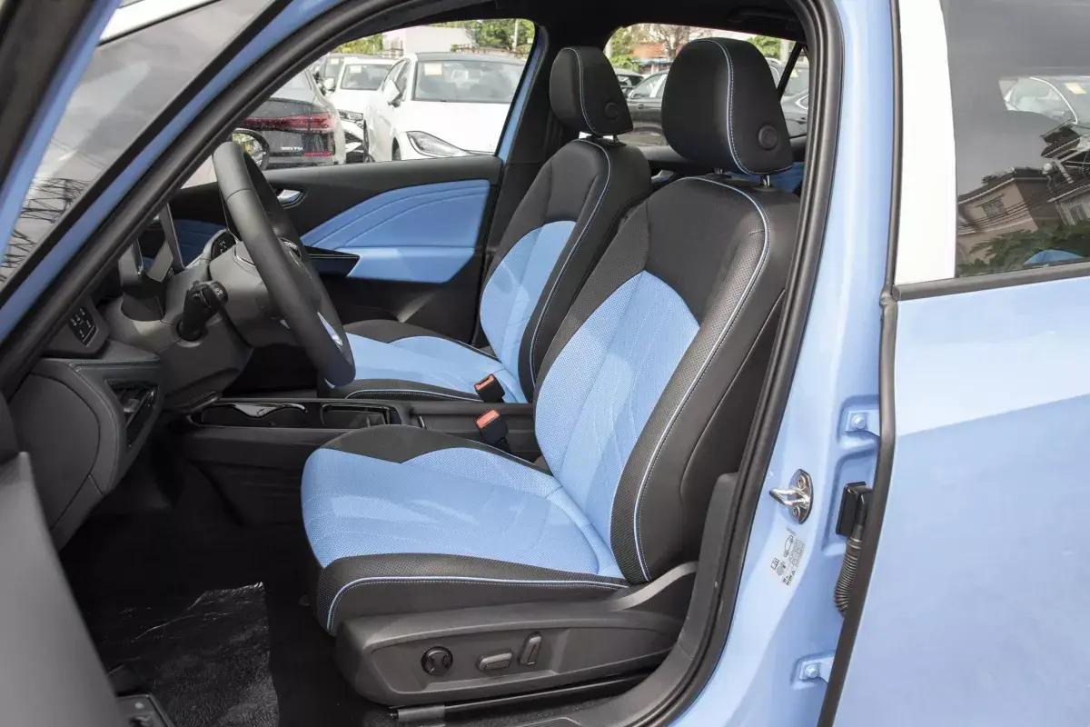 Volkswagen ID.3 салон 6