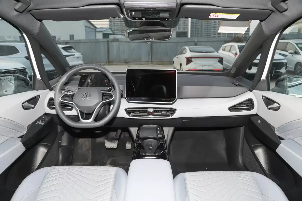 Volkswagen ID.3 салон 8