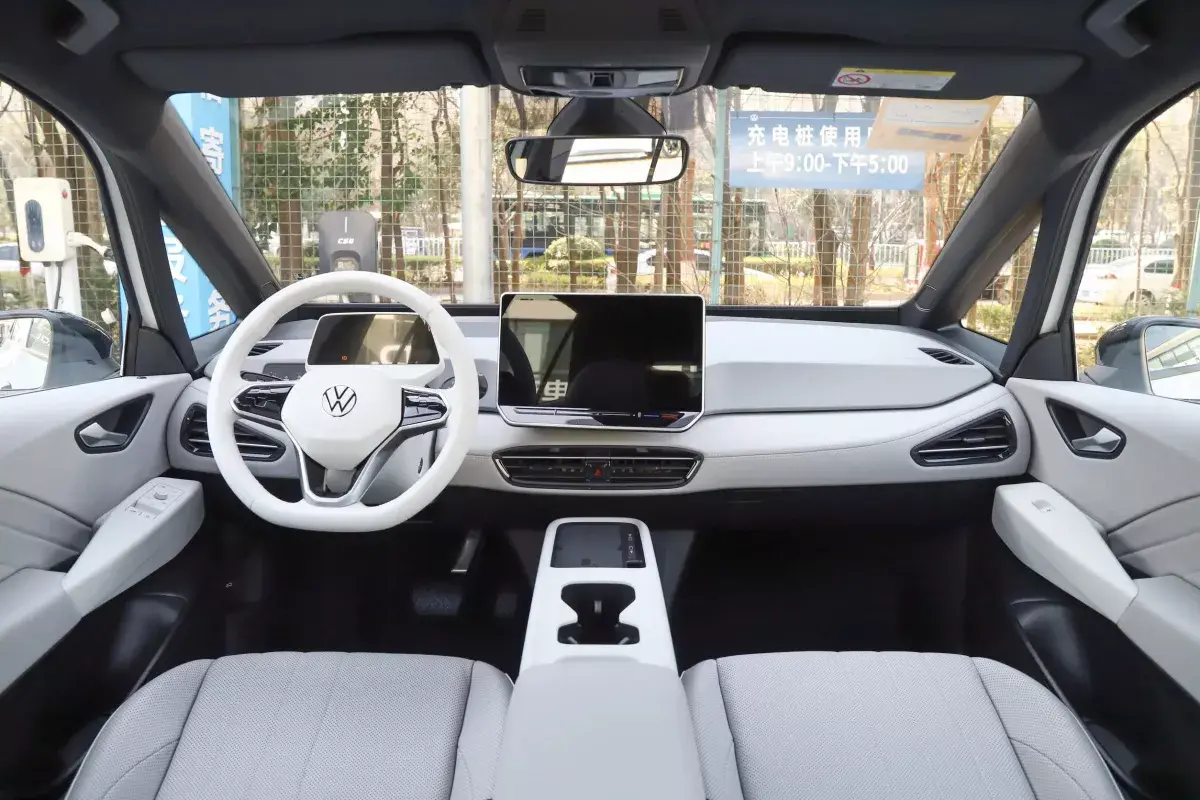 Volkswagen ID.3 салон 9