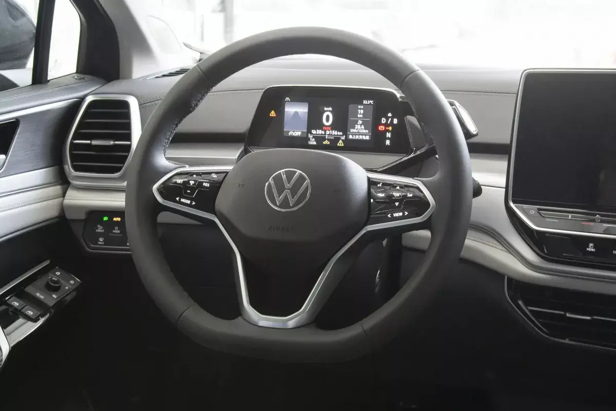 Volkswagen ID.6 CROZZ салон 3