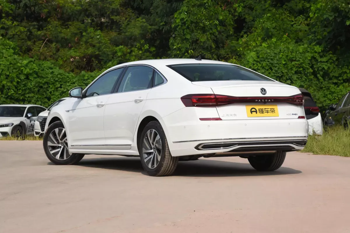 Volkswagen Passat PHEV фото 3