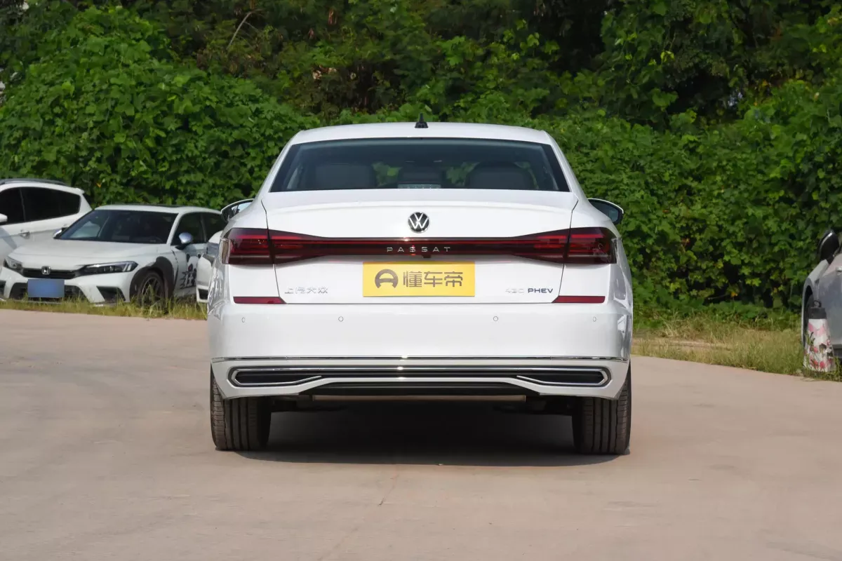 Volkswagen Passat PHEV фото 4
