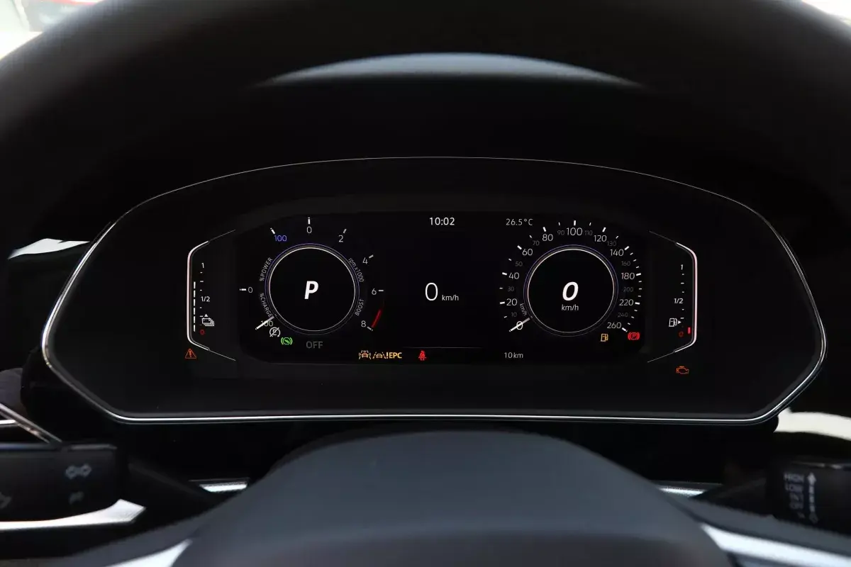 Volkswagen Passat PHEV салон 2