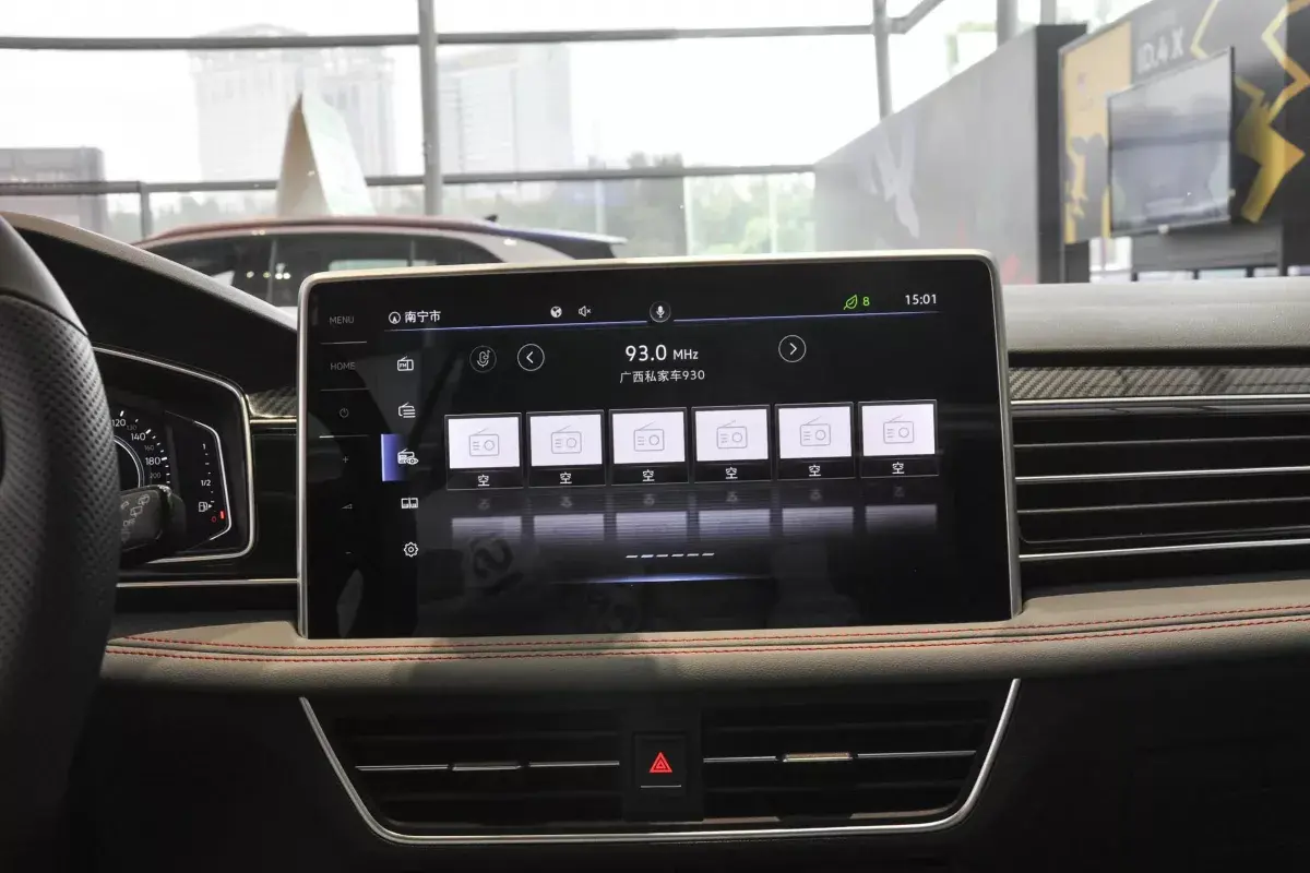 Volkswagen Tiguan L PHEV салон 5