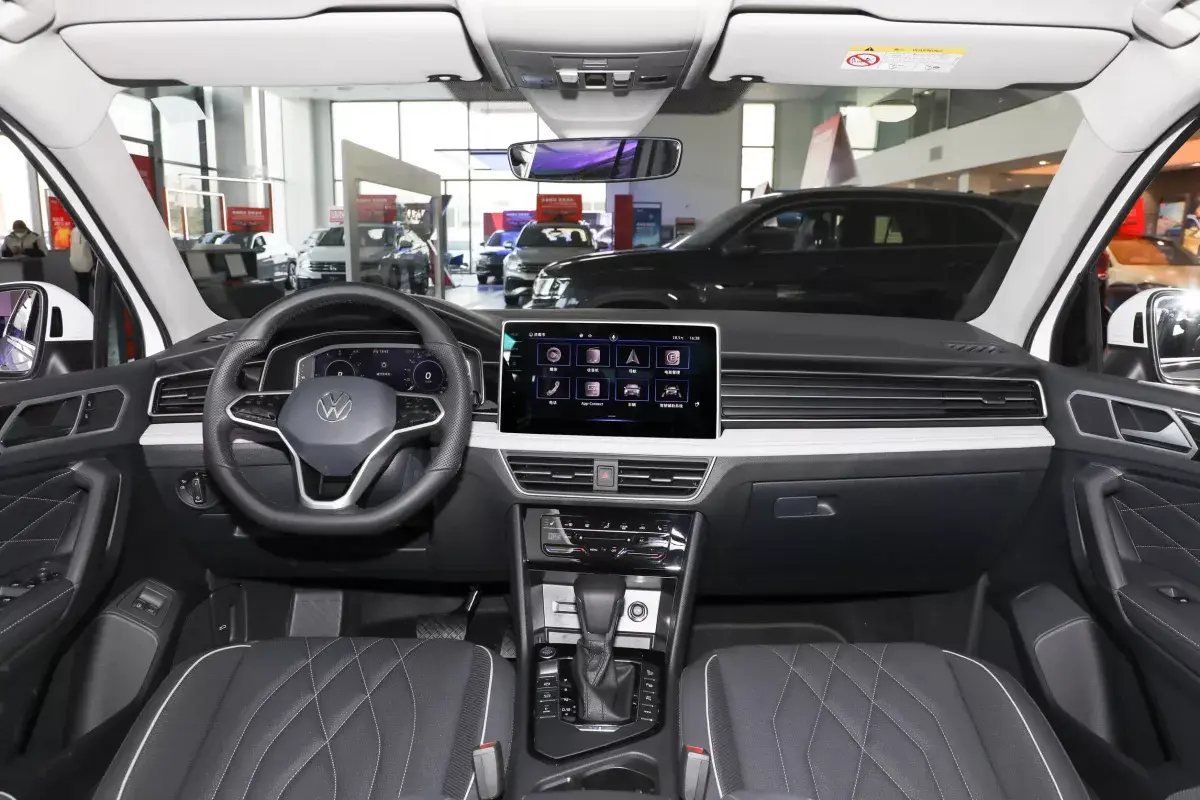 Volkswagen Tiguan L PHEV салон 7