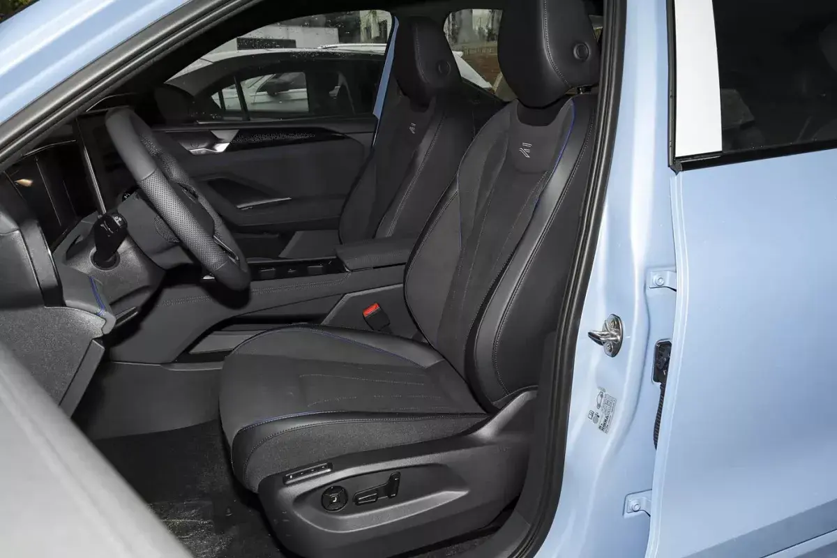 Volkswagen Tiguan L Pro салон 6
