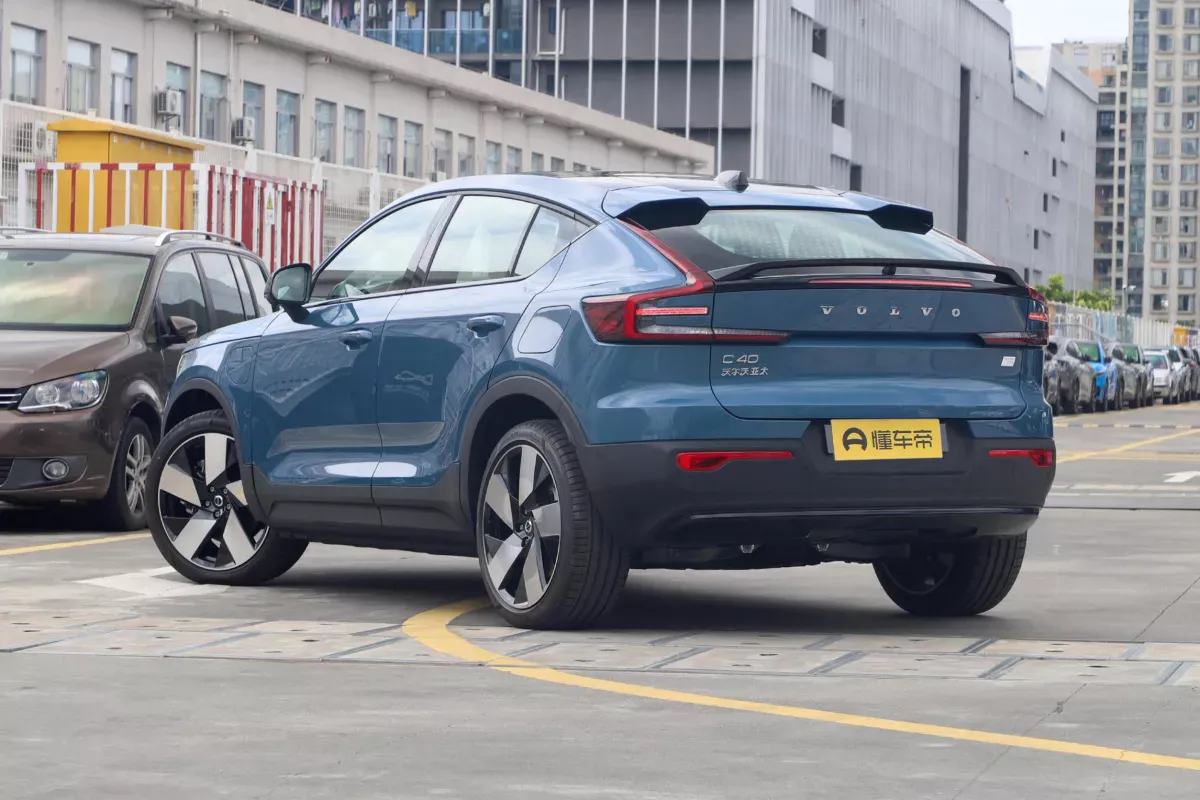 Volvo C40 фото 3