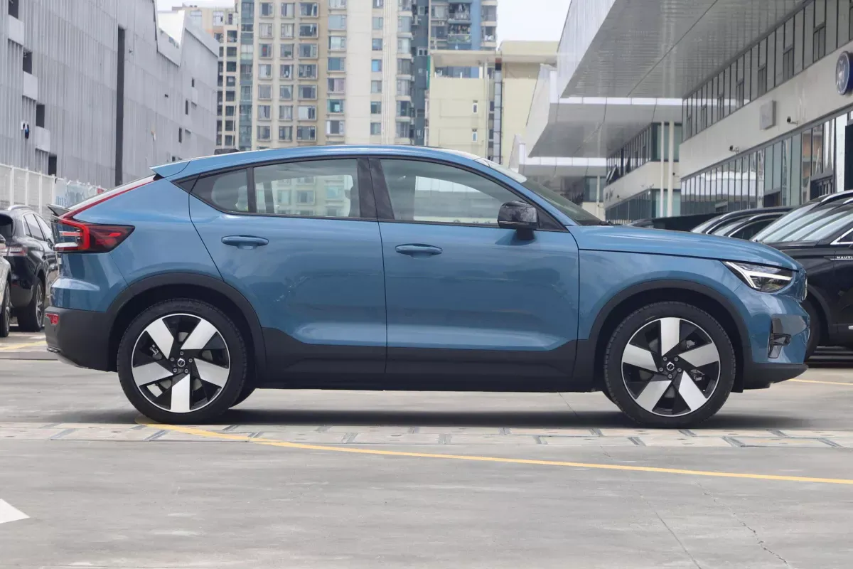 Volvo C40 фото 5
