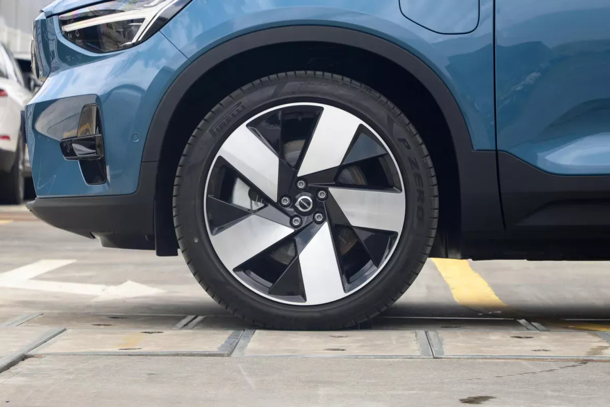 Volvo C40 фото 6