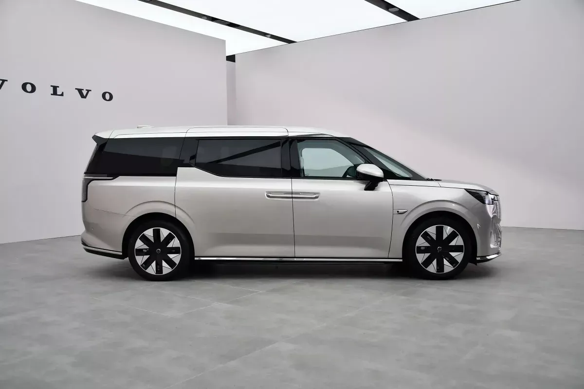 Volvo EM90 фото 5