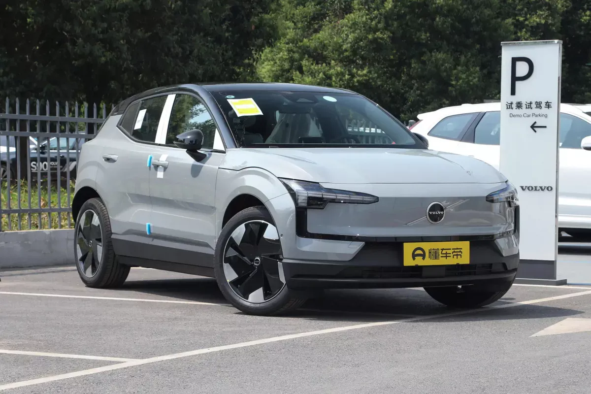Volvo EX30 фото 2