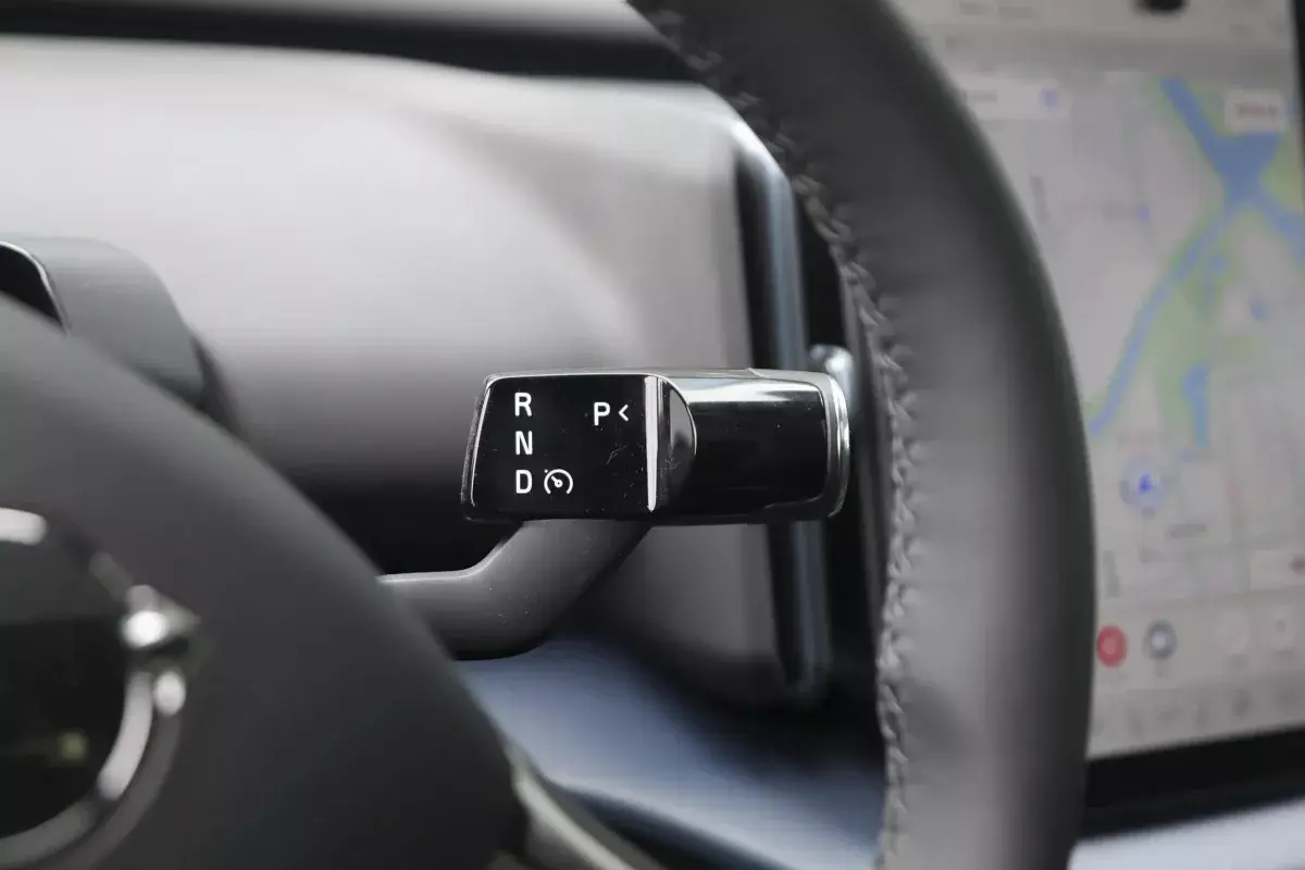 Volvo EX30 салон 4