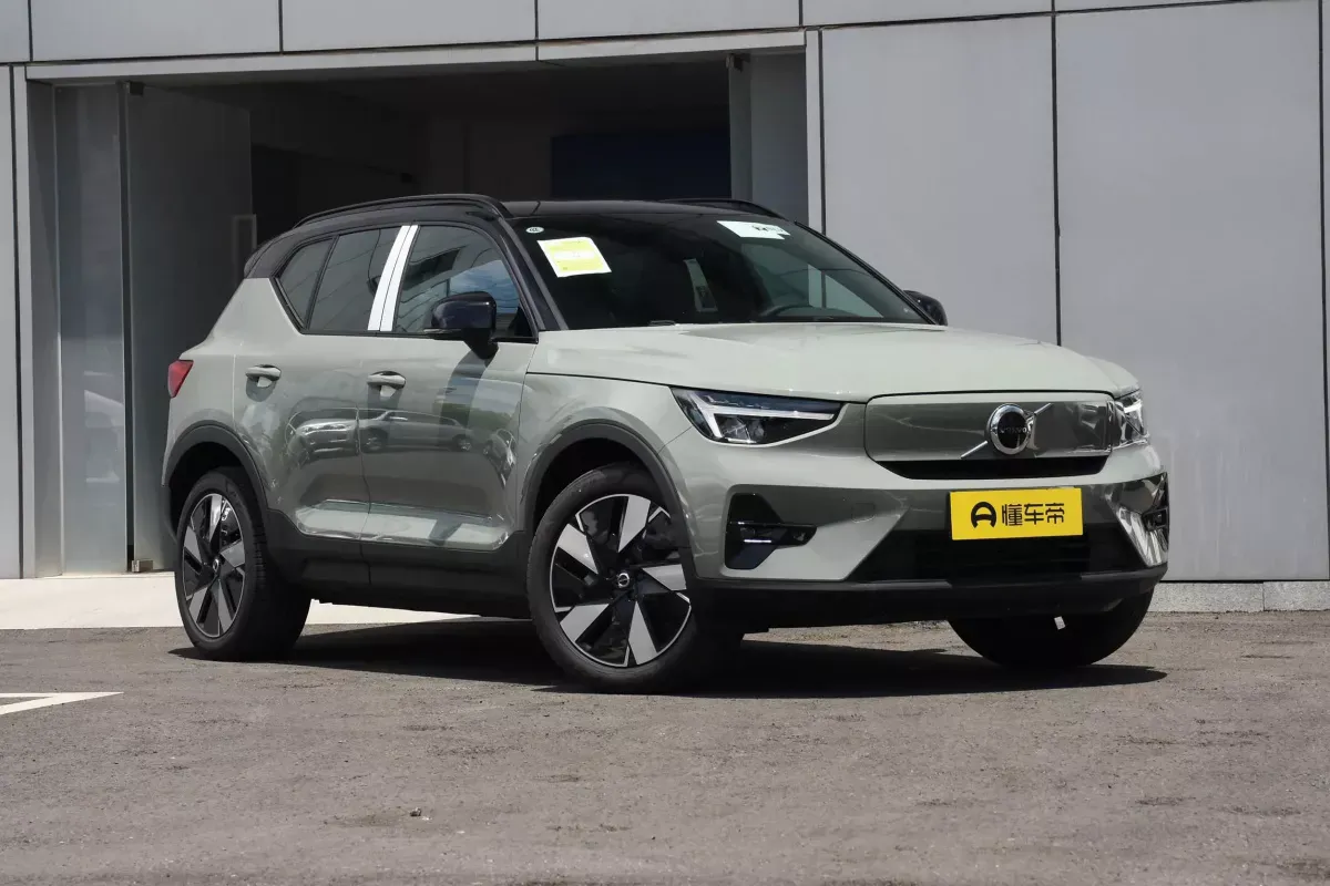 Volvo XC40 фото 2