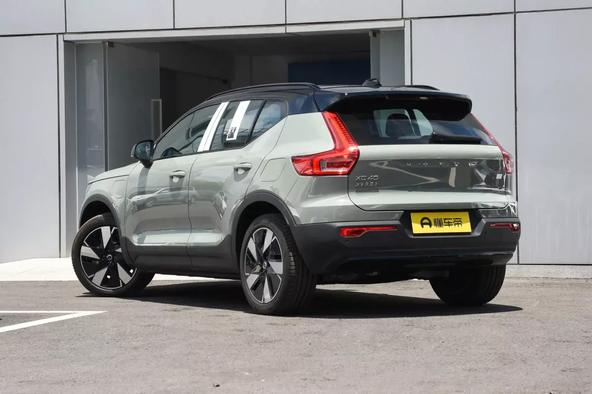 Volvo XC40 фото 3