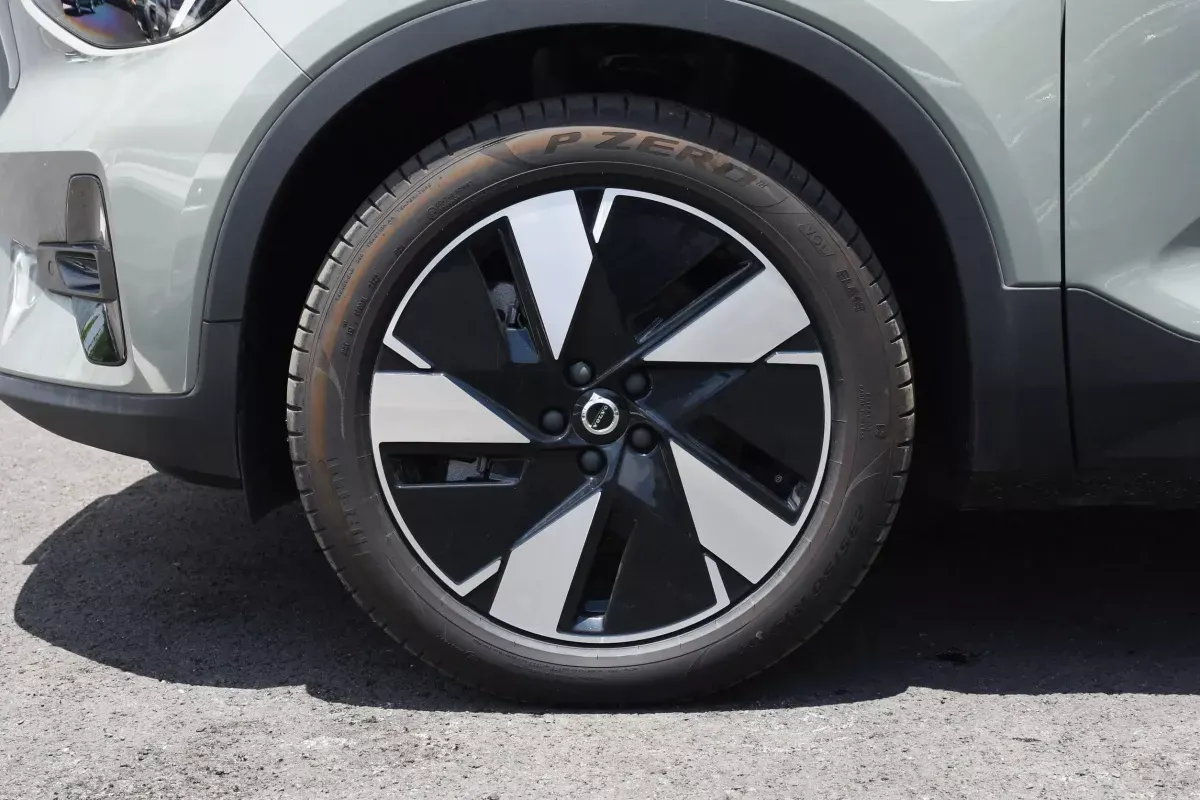 Volvo XC40 фото 6