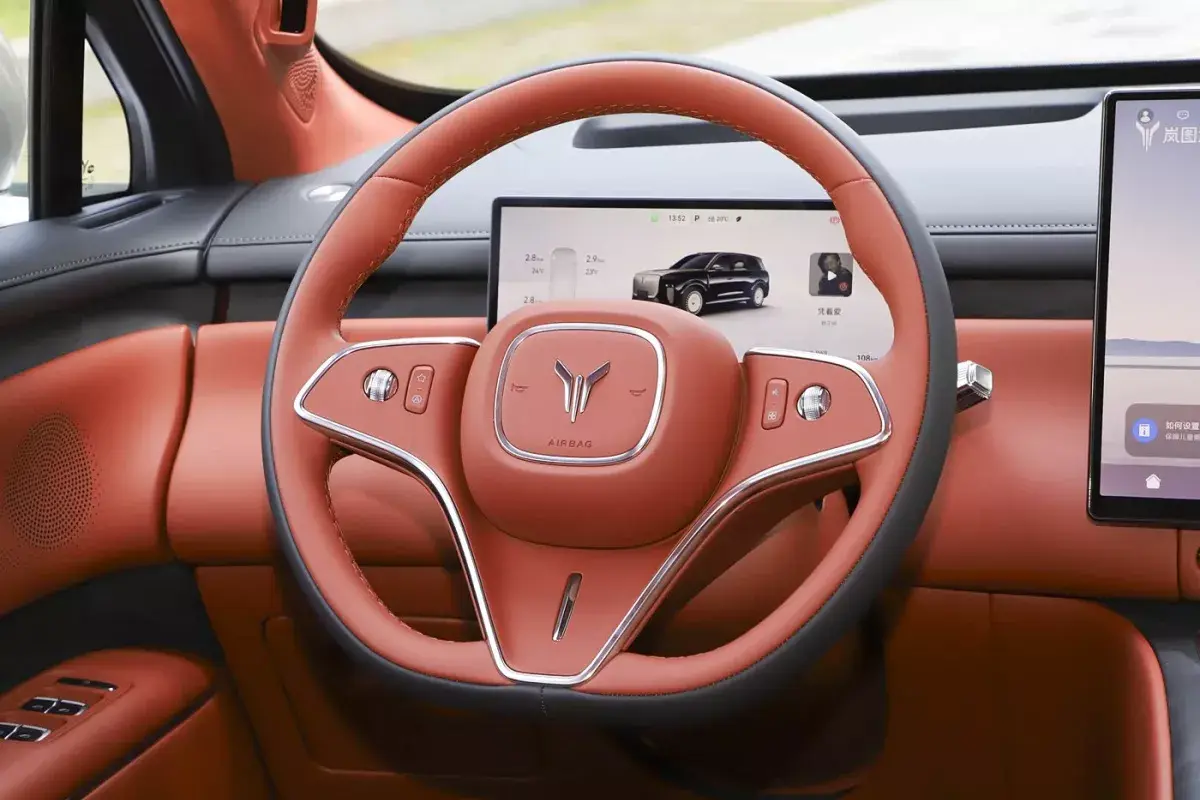 Voyah Taishan PHEV салон 3