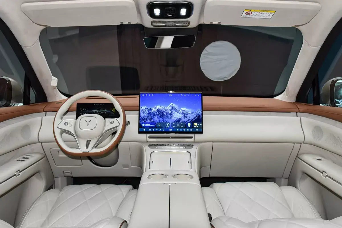 Voyah Taishan PHEV салон 7