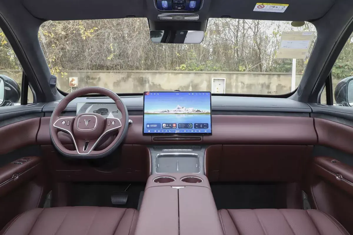 Voyah Taishan PHEV салон 9