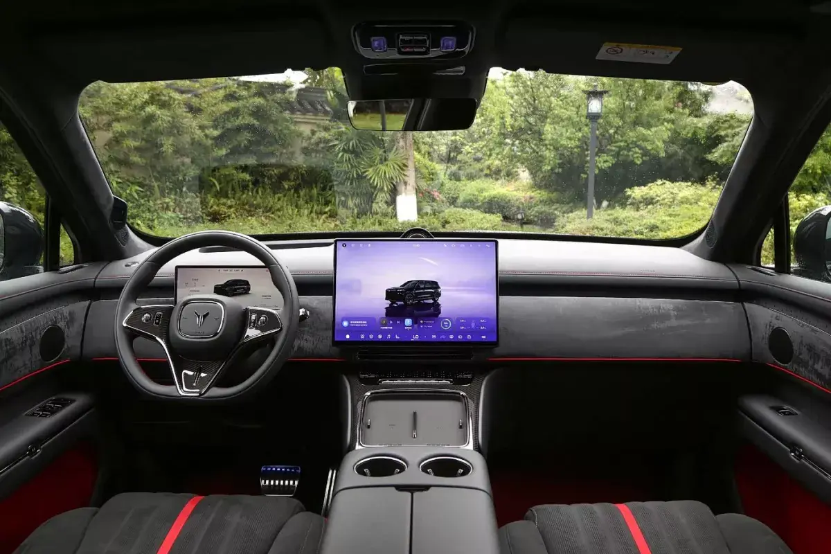 Voyah Taishan PHEV салон 10