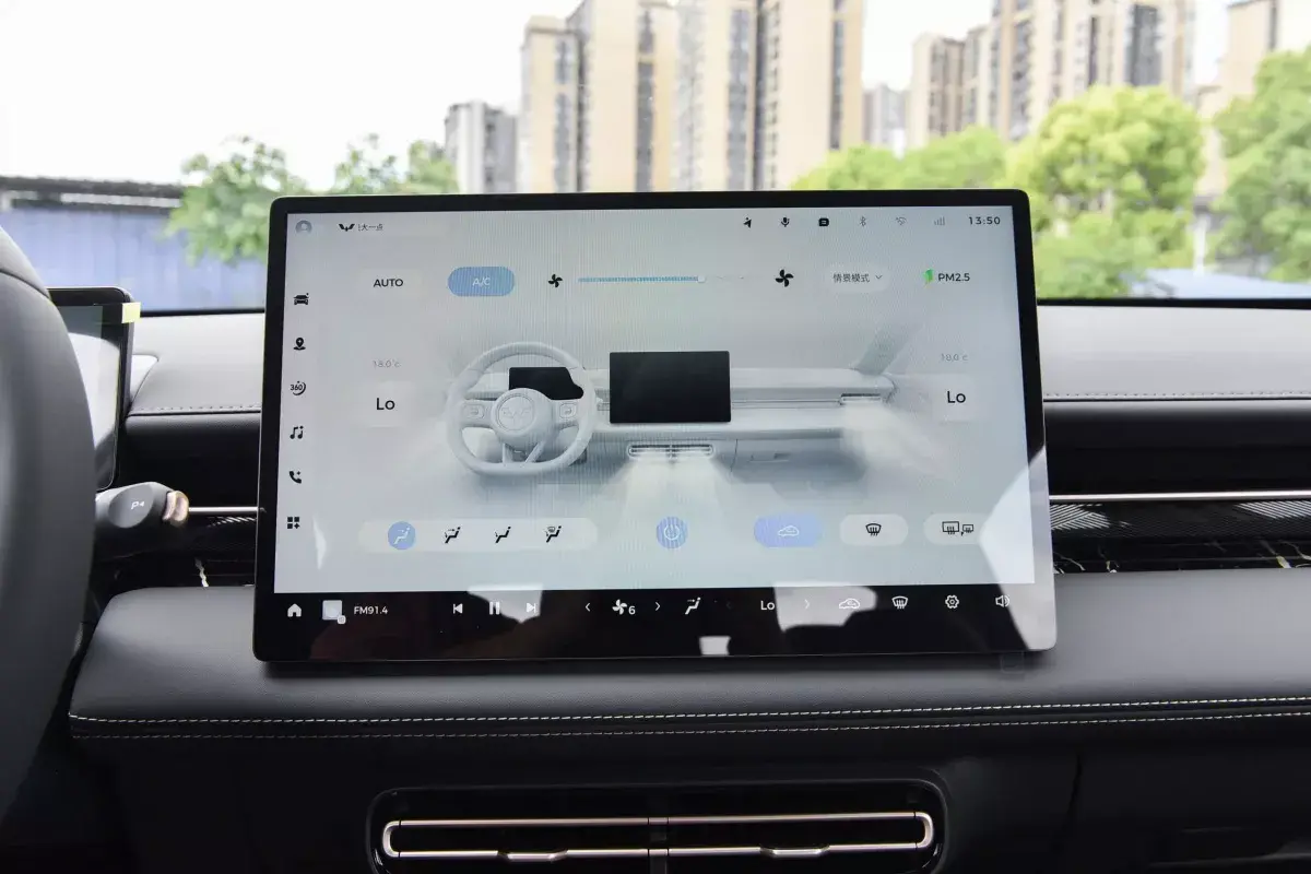 Wuling Starlight EV салон 5