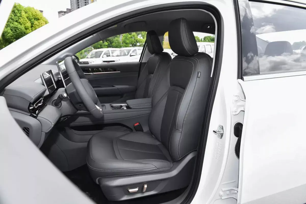 Wuling Starlight EV салон 6