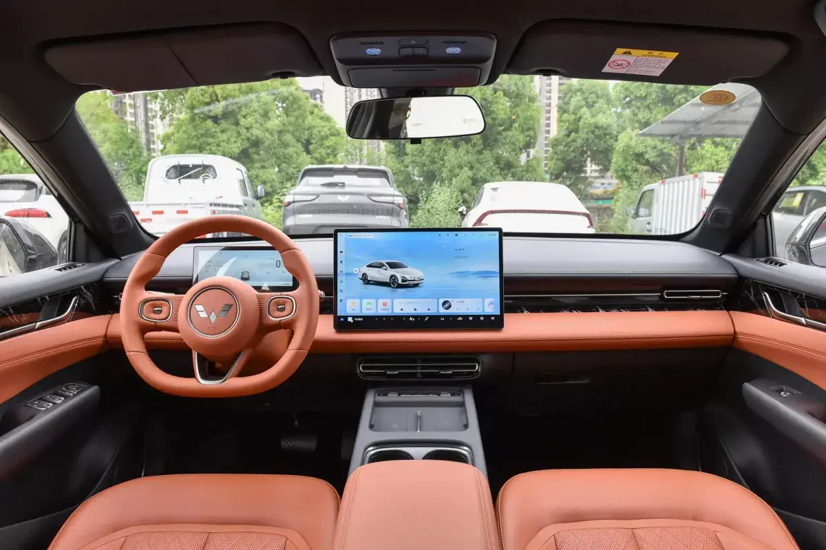Wuling Starlight EV салон 7