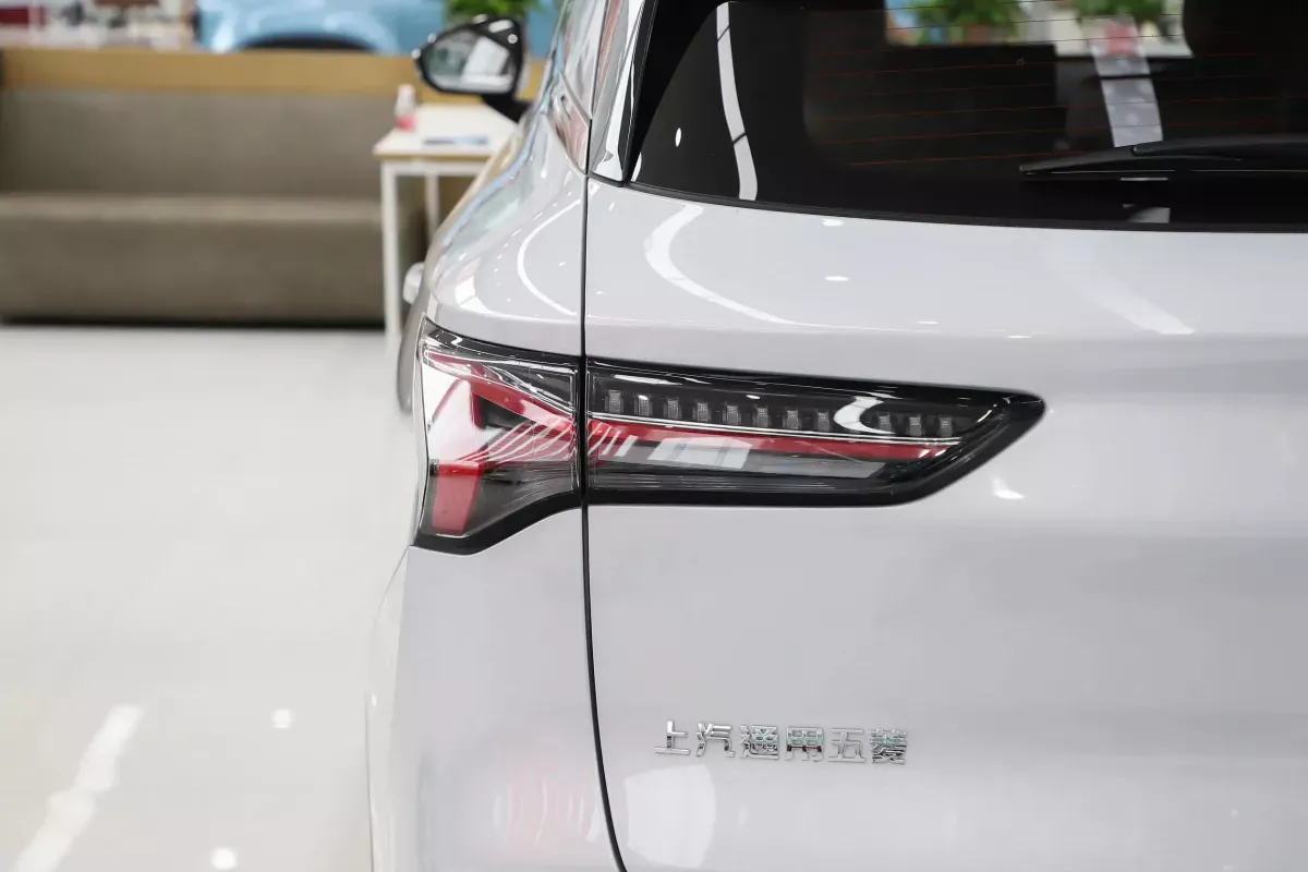 Wuling Starlight S EV фото 7