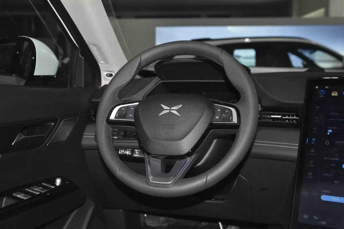X Peng X-Peng G3i салон 3