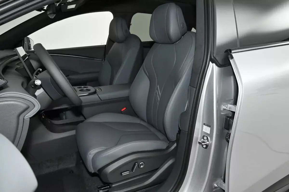 X Peng X-Peng G7 PHEV салон 5