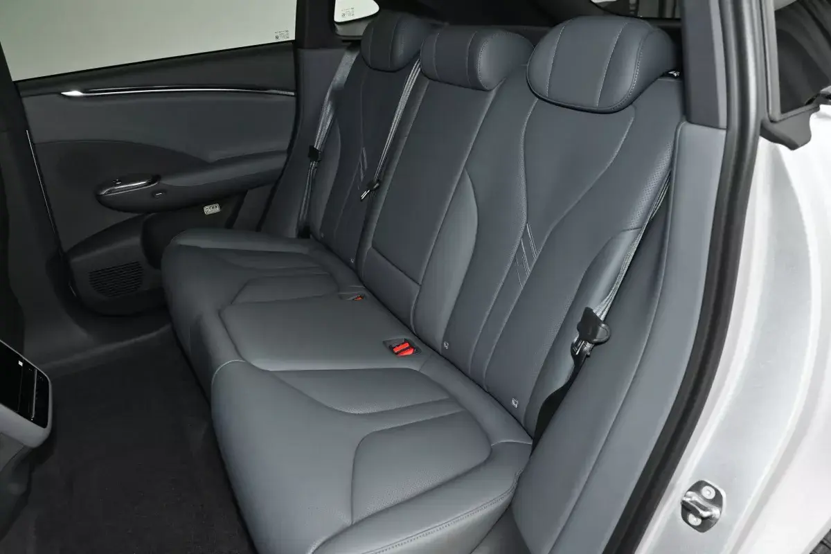 X Peng X-Peng G7 PHEV салон 6