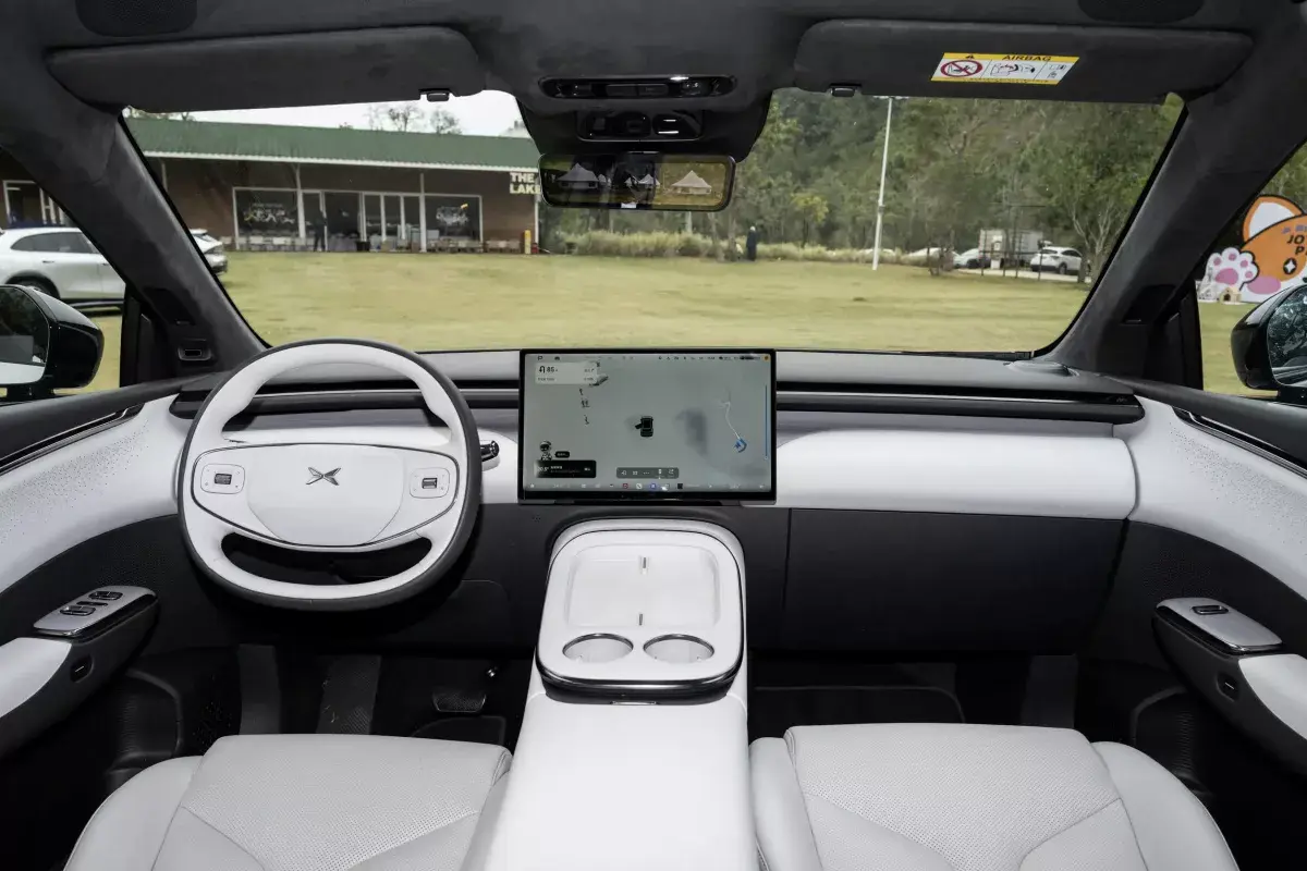 X Peng X-Peng G7 PHEV салон 7