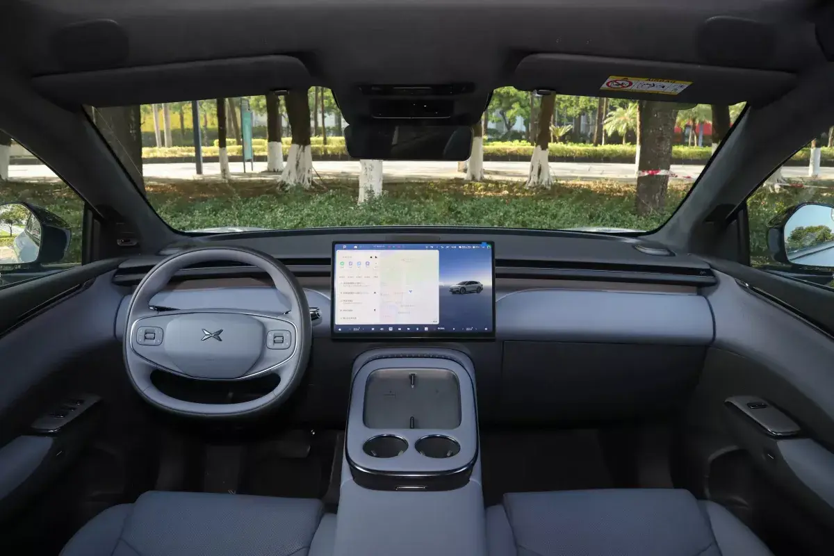 X Peng X-Peng G7 PHEV салон 8
