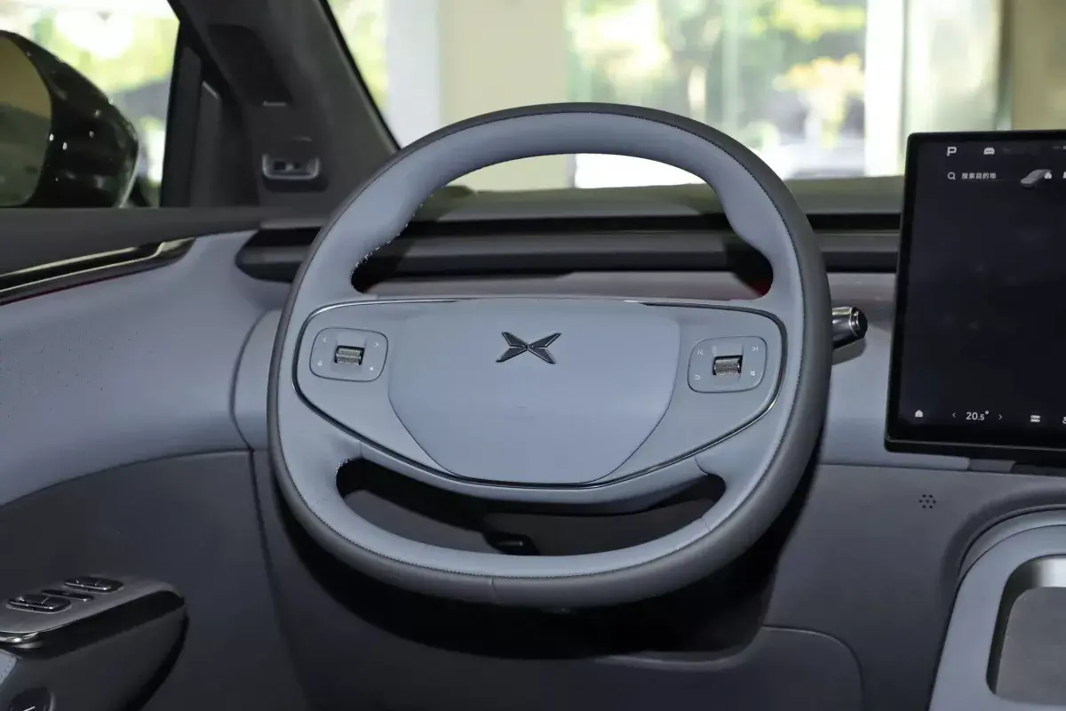 X Peng X-Peng G7 салон 2