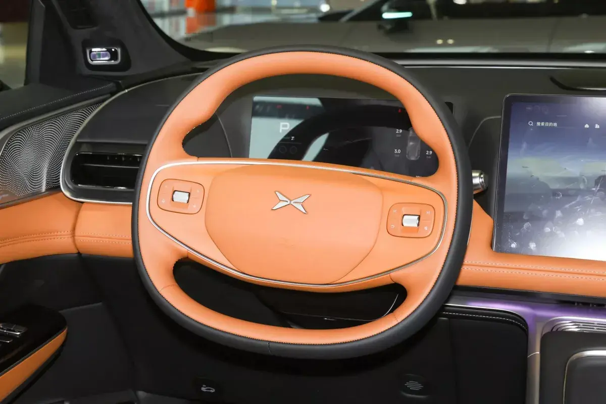 X Peng X-Peng G9 салон 3