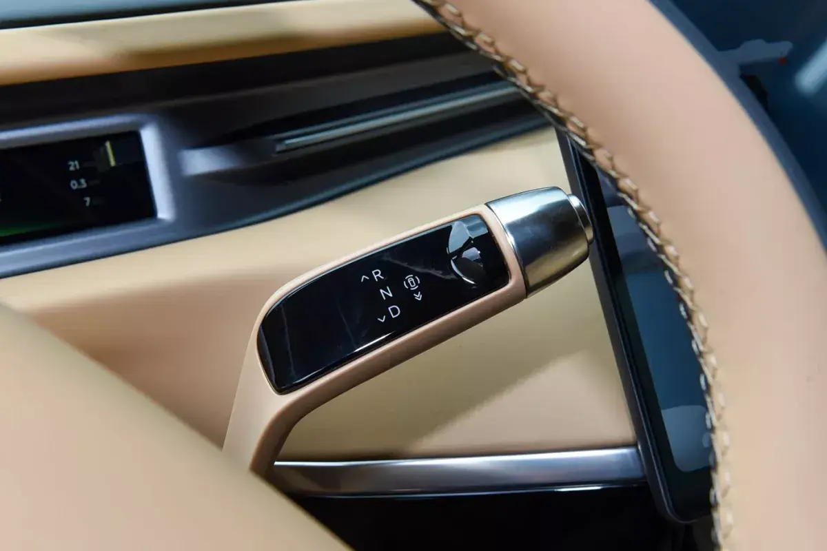 X Peng X-Peng GX PHEV салон 4