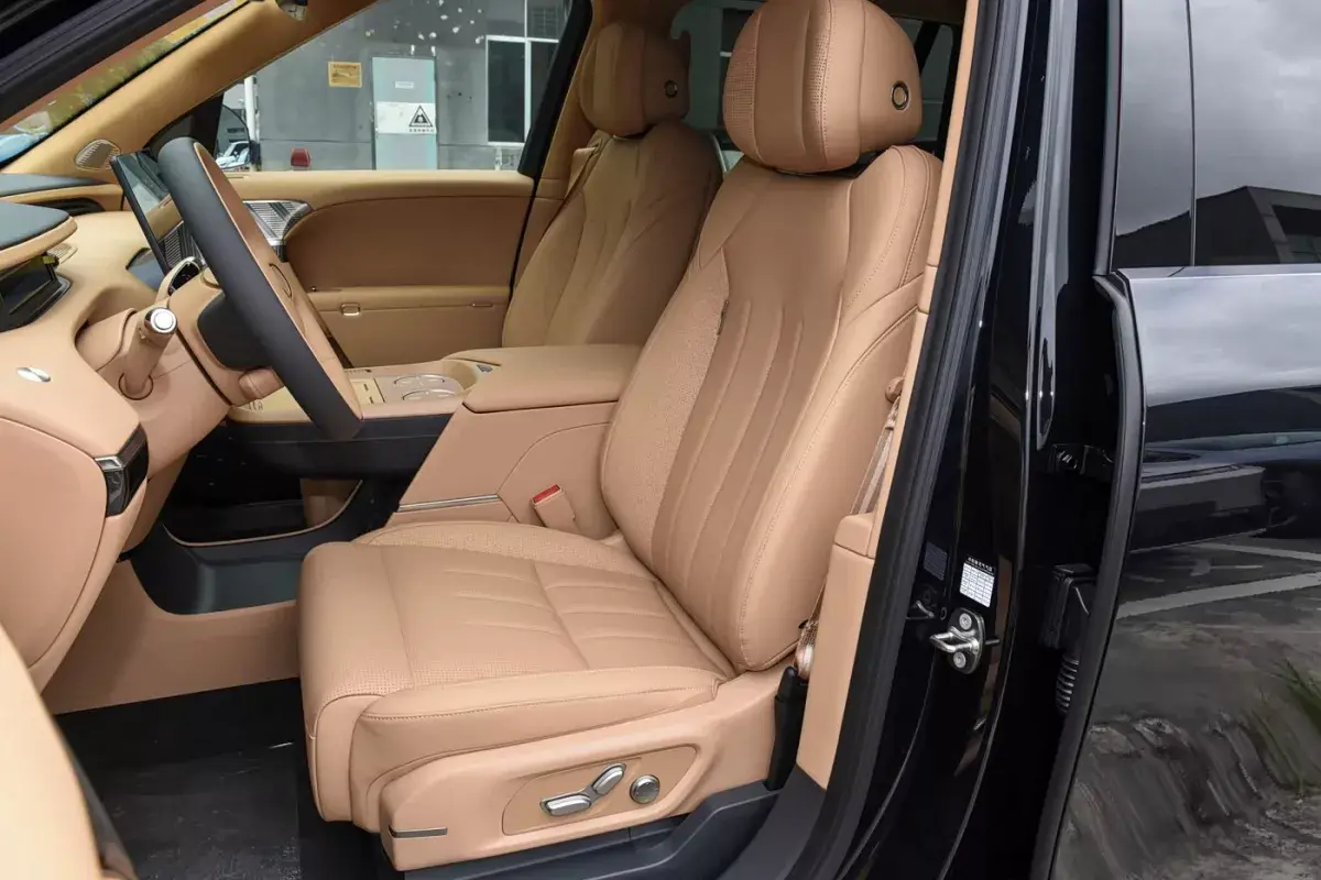 X Peng X-Peng GX PHEV салон 6