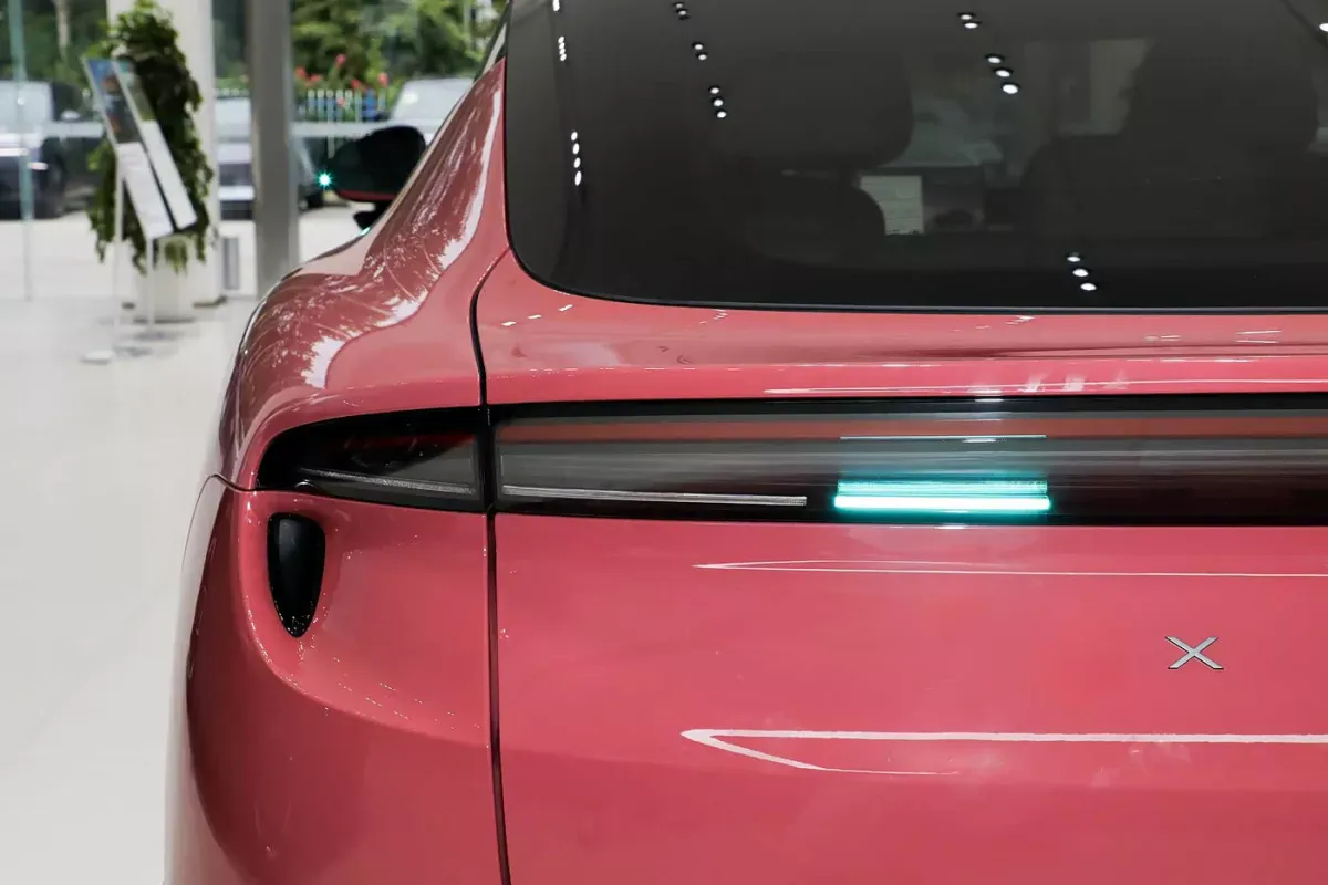 X Peng X-Peng MONA L03 PHEV фото 7